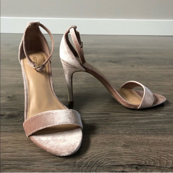 Apt. 9 Heels - Picture 6 of 7